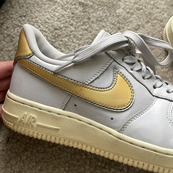 air force 1 low metallic gold